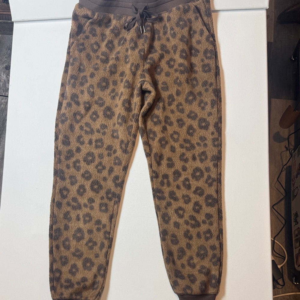 Old Navy Leopard-Print Jogger‎ Sweatpants in Brown and Dark Brown